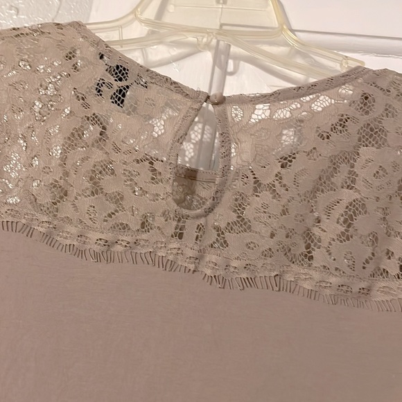 H&M Tan/Grey Lace Top - Picture 3 of 3